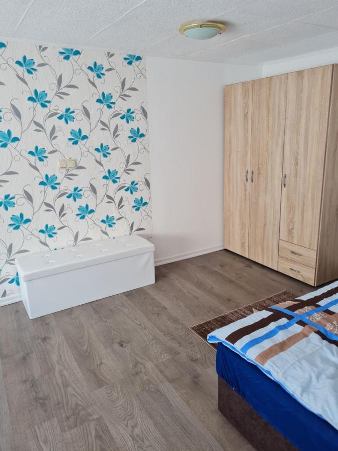 Apartment Mandy Mullrose